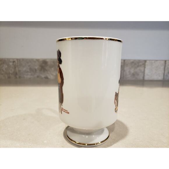 The Danbury Mint/ Norman Rockwell Gold Rim Friend in Need 1981 Mug Cup - Picture 4 of 9
